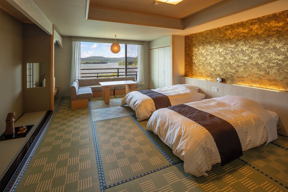 Japanese-style Twin Room, Non Smoking, Lake View | In-room safe, individually decorated, desk, bed sheets