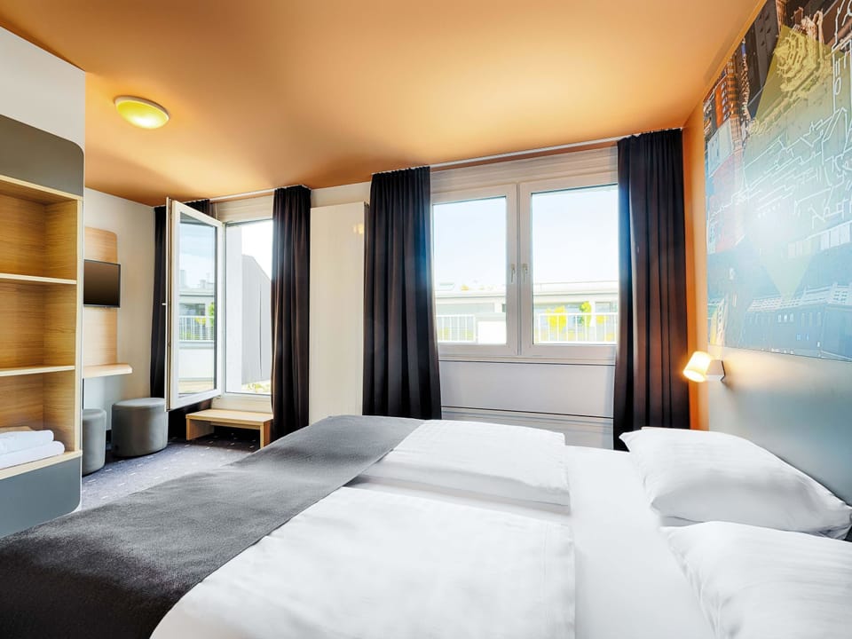 Double Room with french Bed | Hypo-allergenic bedding, in-room safe, desk, blackout drapes