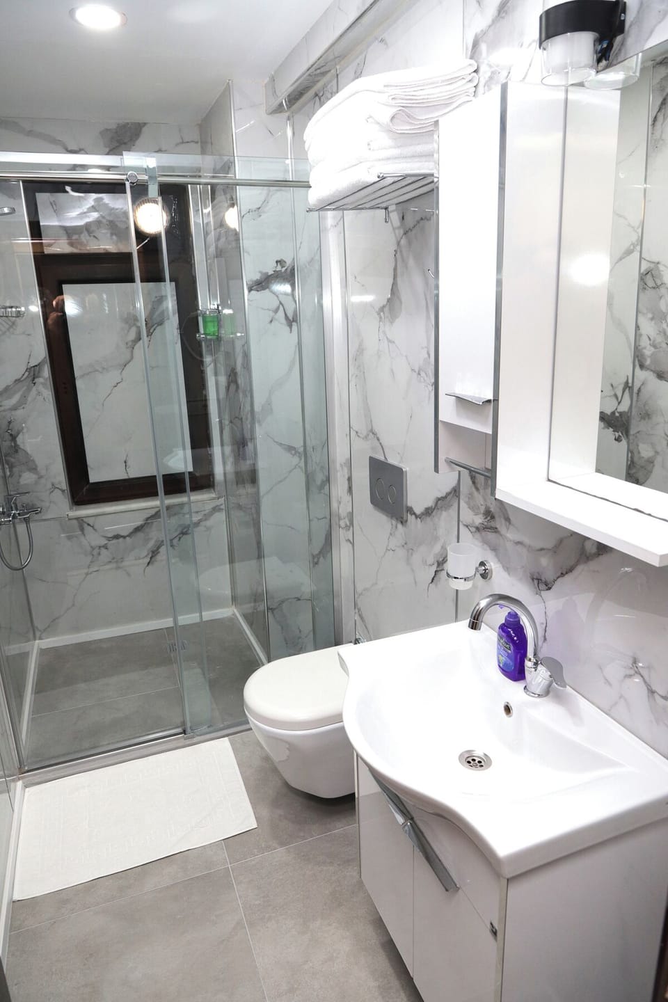 Twin Room, 2 Twin Beds, Non Smoking, City View | Bathroom | Shower, free toiletries, hair dryer, slippers