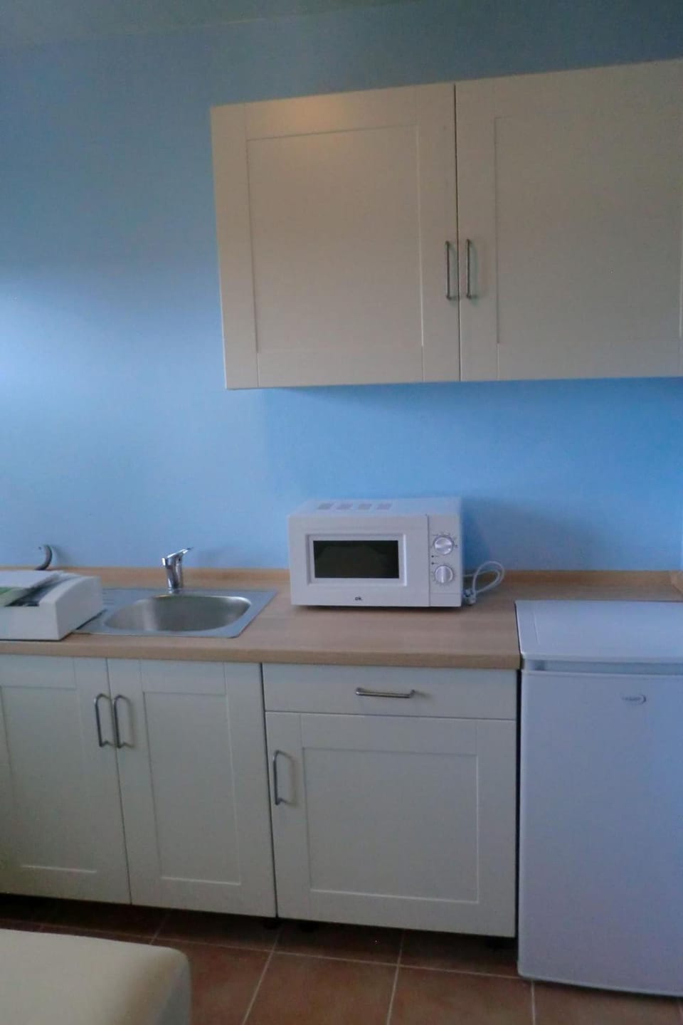 Fridge, microwave, coffee/tea maker, electric kettle
