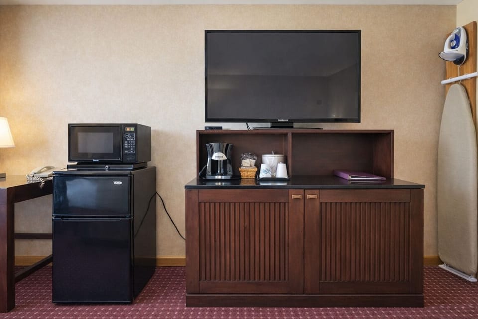 In-room safe, desk, iron/ironing board, free WiFi