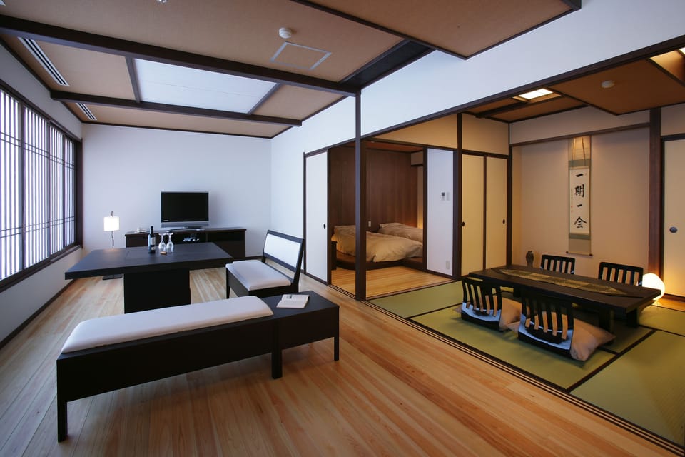 Luxury Suite, Private Bathroom, Executive Level | In-room safe, WiFi (free), bed sheets