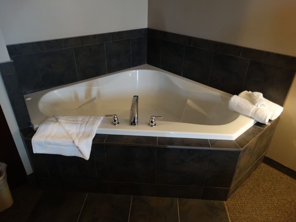 Executive Single Room | Jetted tub