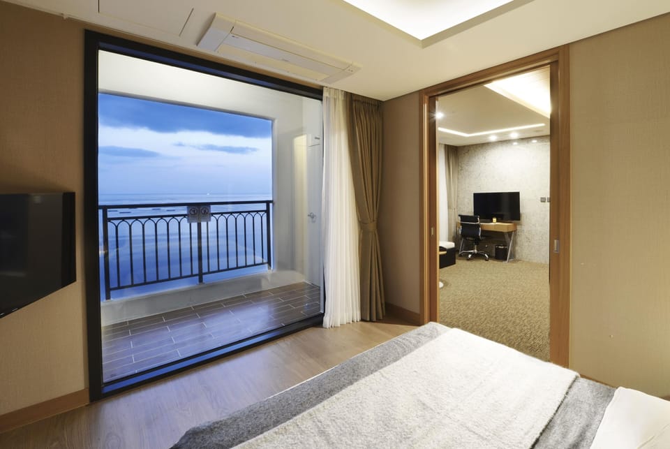 Desk, laptop workspace, blackout drapes, WiFi (free)