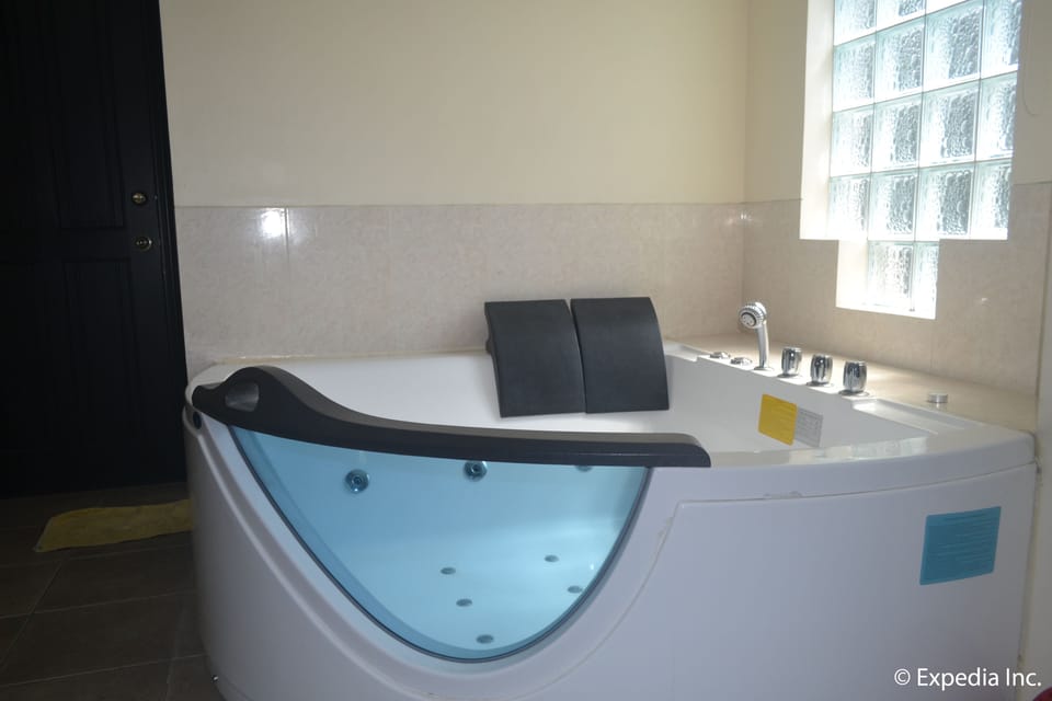 Jacuzzi Room | Jetted tub