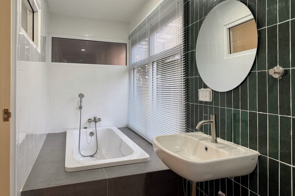 Suite | Deep soaking bathtub