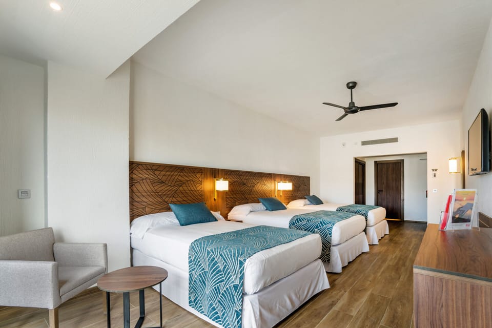 Minibar, in-room safe, laptop workspace, blackout drapes