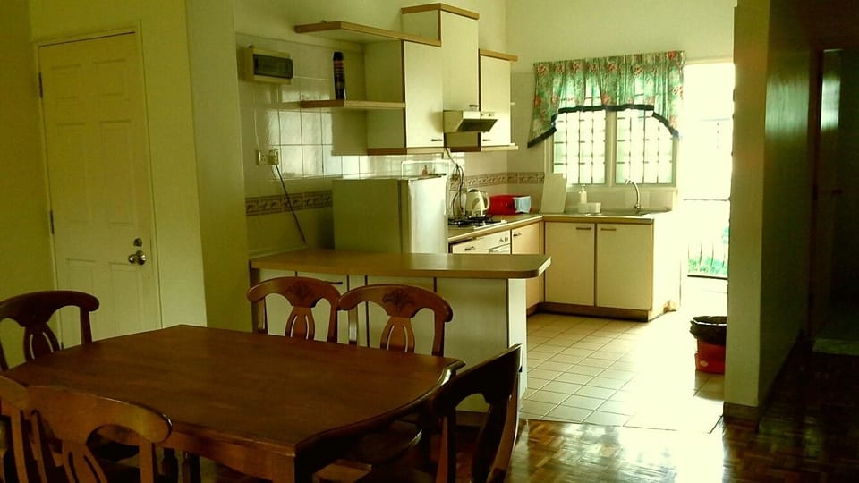 Apartment, 3 Bedrooms | Private kitchenette | Full-size fridge, microwave, stovetop, coffee/tea maker