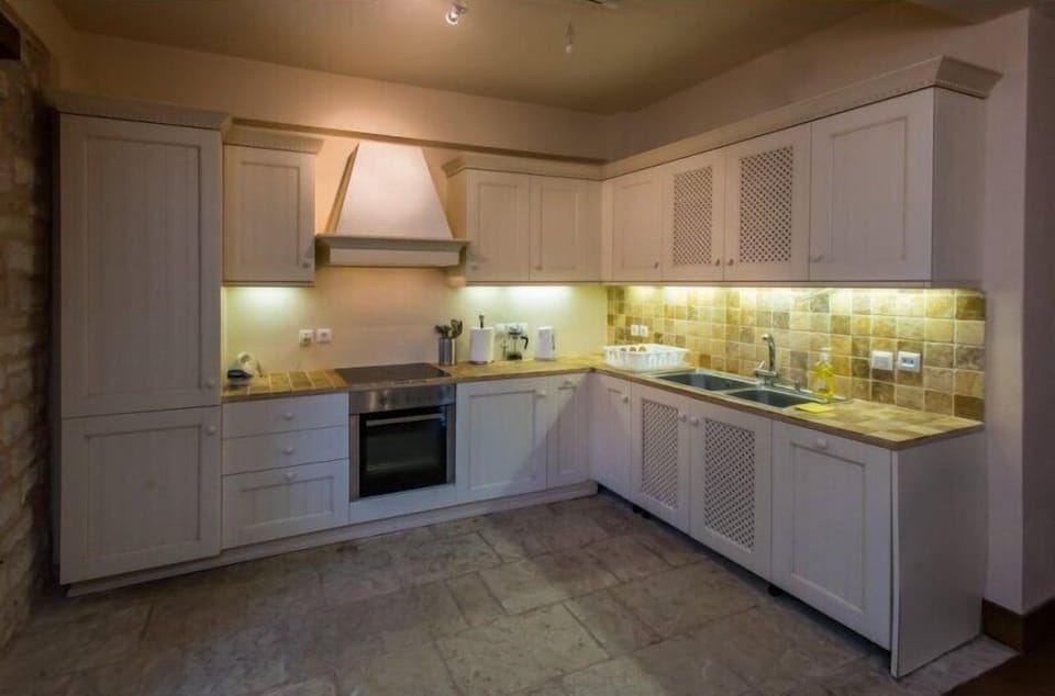 Double Room | Private kitchen | Full-size fridge, oven, stovetop, dishwasher
