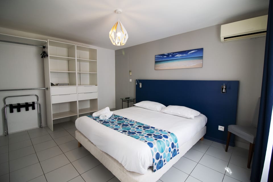 Comfort Room | Desk, soundproofing, iron/ironing board, free WiFi