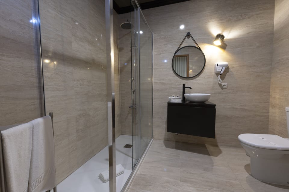 Standard Triple Room | Bathroom | Hair dryer, bidet, towels, soap