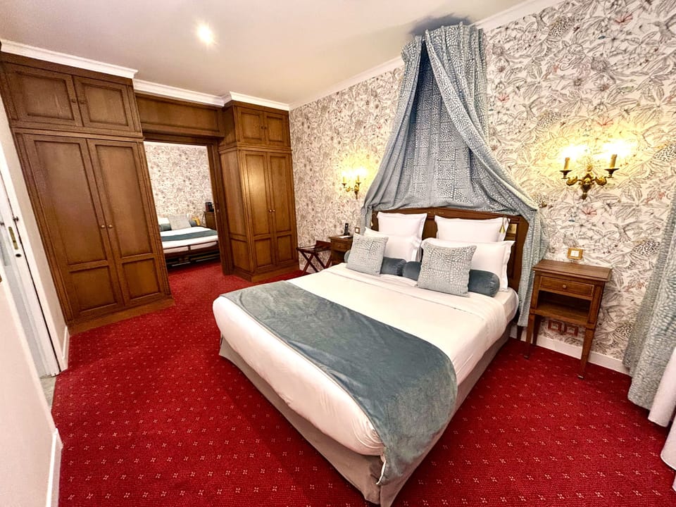 Suite | Hypo-allergenic bedding, minibar, in-room safe, individually furnished