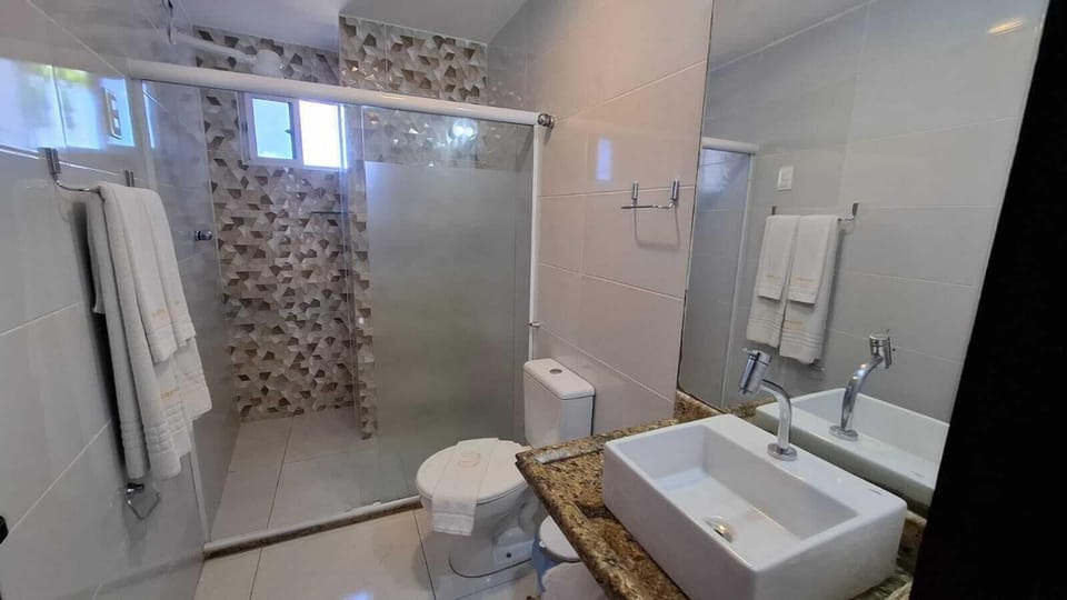 Standard Double Room | Bathroom | Shower, rainfall showerhead, free toiletries, towels