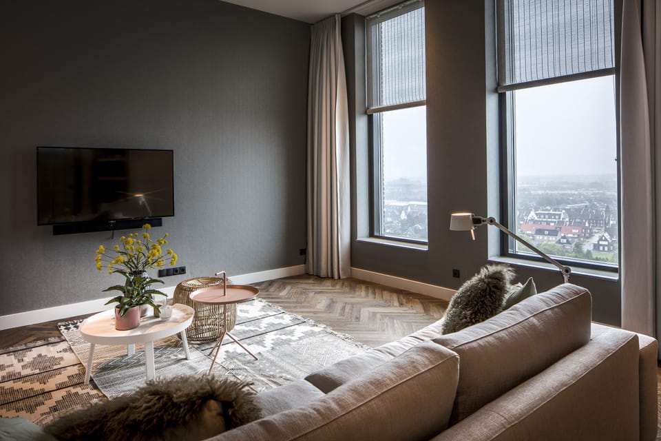 Luxury Suite, 1 Bedroom, Hot Tub, City View | Living room | Flat-screen TV