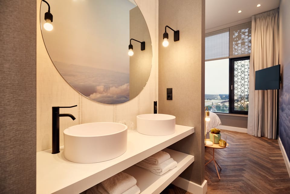 Luxury Suite, 1 Bedroom, Hot Tub, City View | Bathroom sink