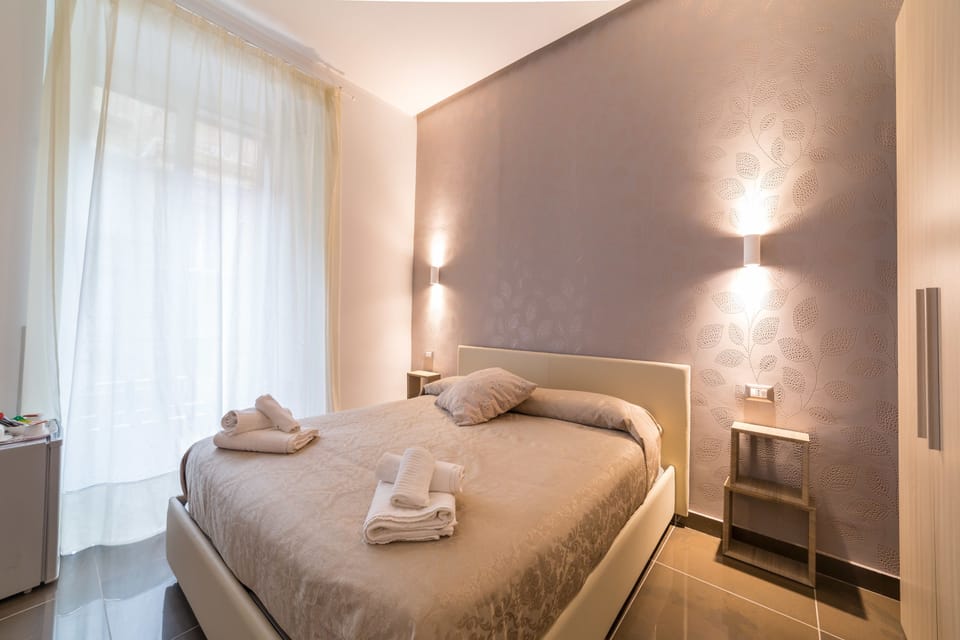 Deluxe Room | Down comforters, in-room safe, free WiFi, bed sheets