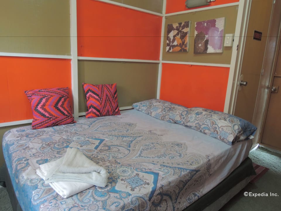 Standard Room | Desk, rollaway beds, free WiFi