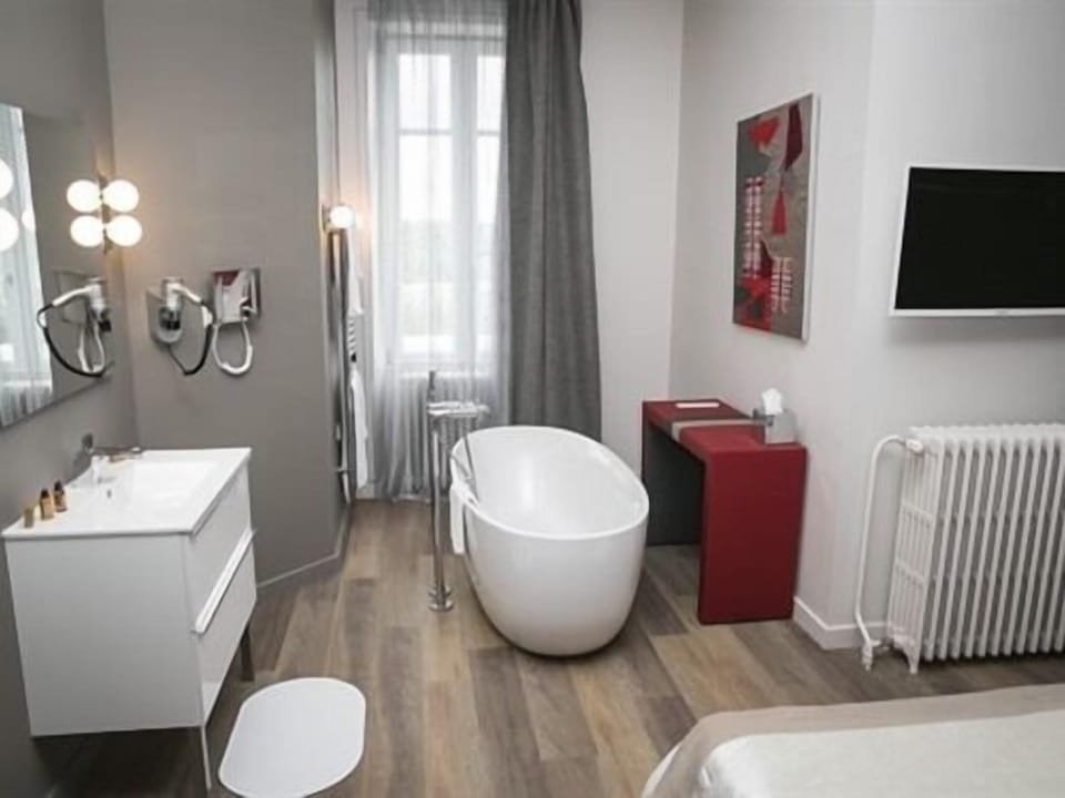 Superior Double Room, Ensuite, Mountain View