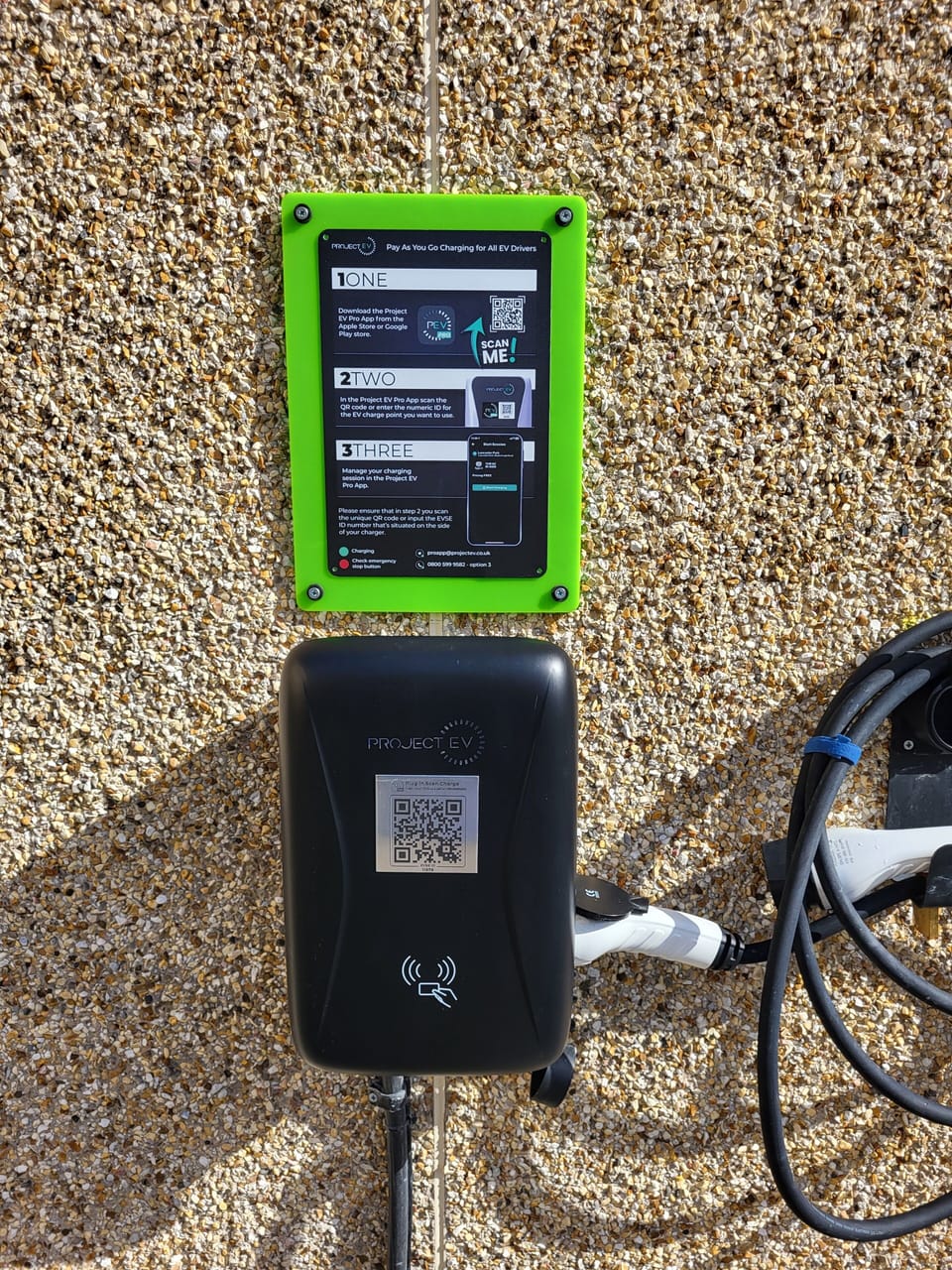 Electric vehicle charging station