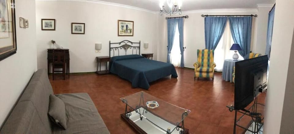 In-room safe, desk, blackout drapes, cribs (free)
