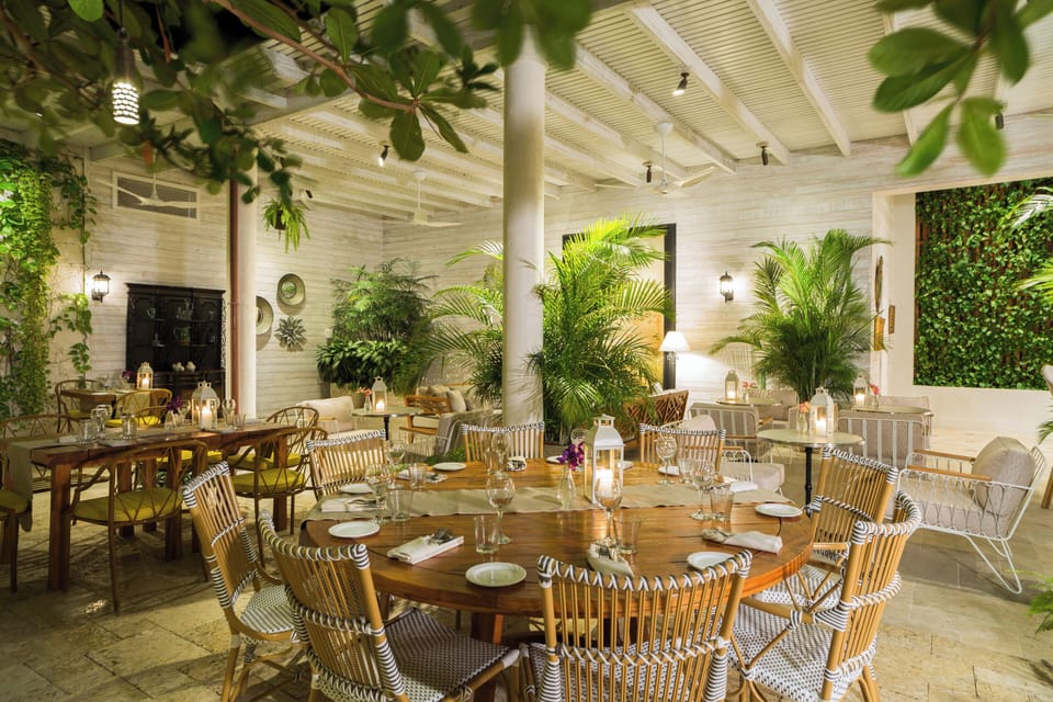 4 restaurants; lunch and dinner served