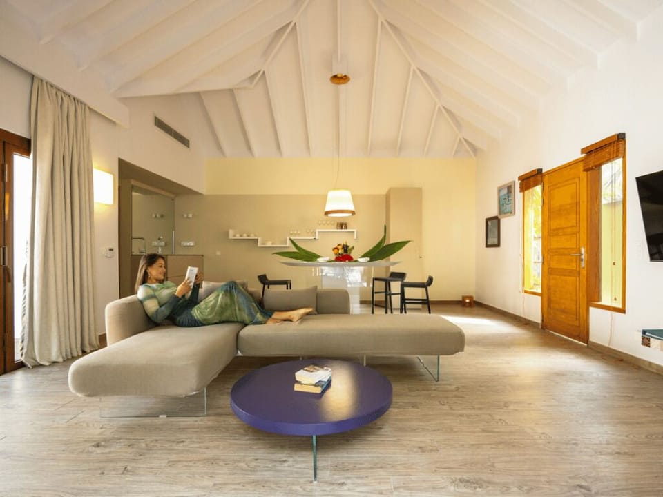 Cocoon Suite | Living room | Flat-screen TV