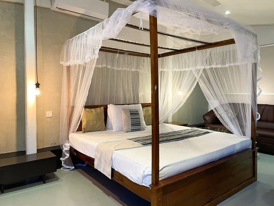 Deluxe Double Room, 1 Double Bed, Garden View | Individually furnished, desk, laptop workspace, iron/ironing board