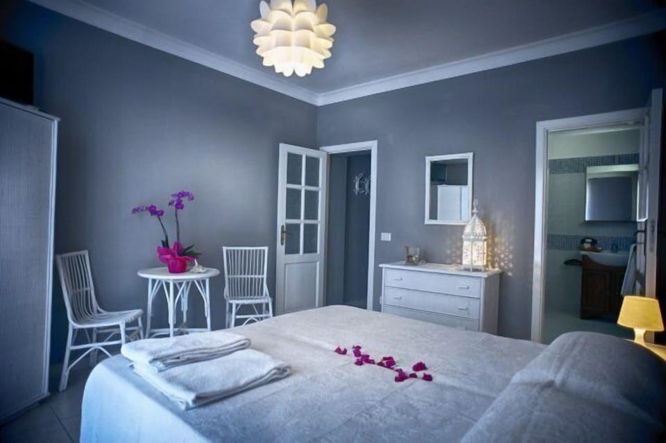 1 bedroom, in-room safe, desk, soundproofing