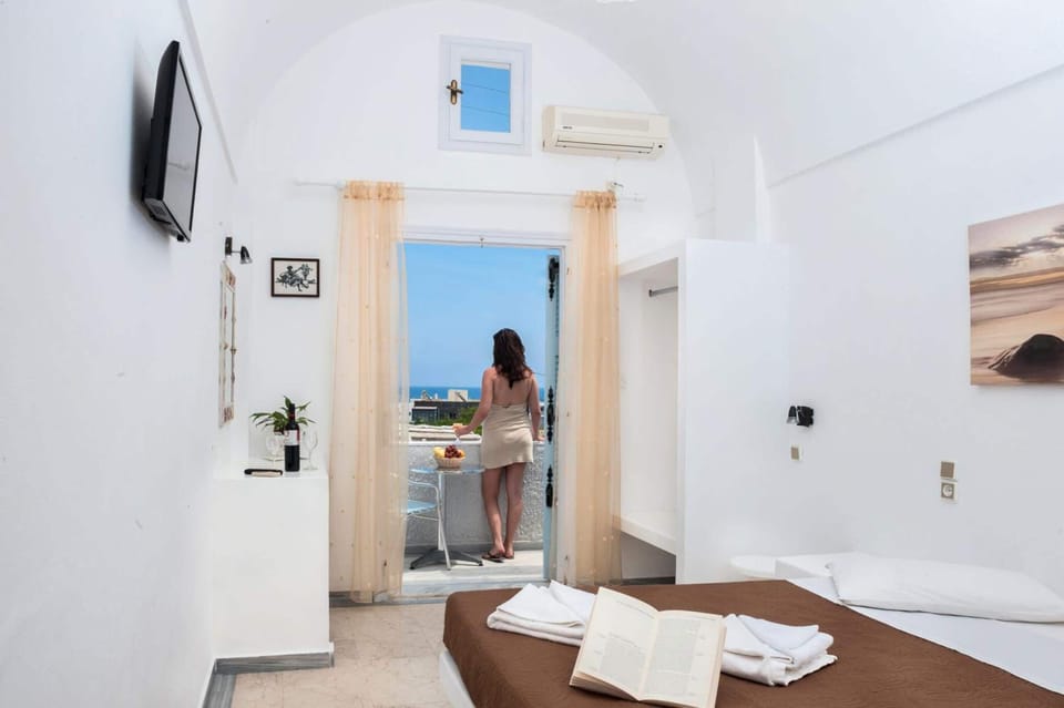 Standard Double Room, Balcony | Hypo-allergenic bedding, individually furnished, desk, soundproofing