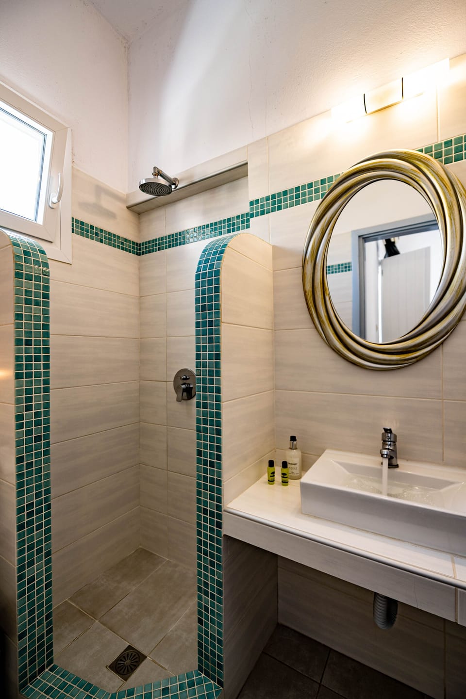 Standard Double Room, Balcony | Bathroom | Shower, rainfall showerhead, free toiletries, hair dryer