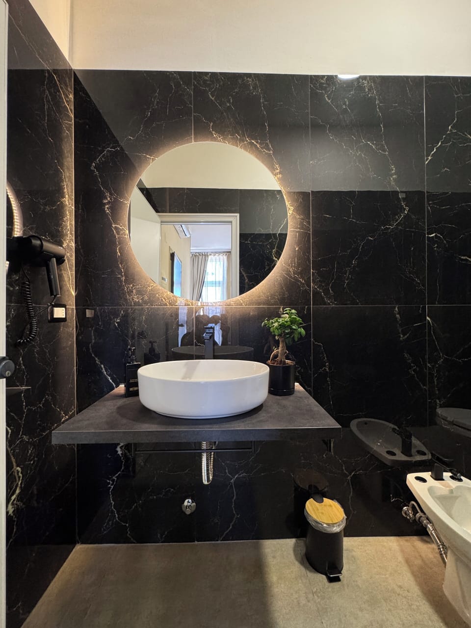 Junior Suite, City View | Bathroom | Shower, free toiletries, hair dryer, towels