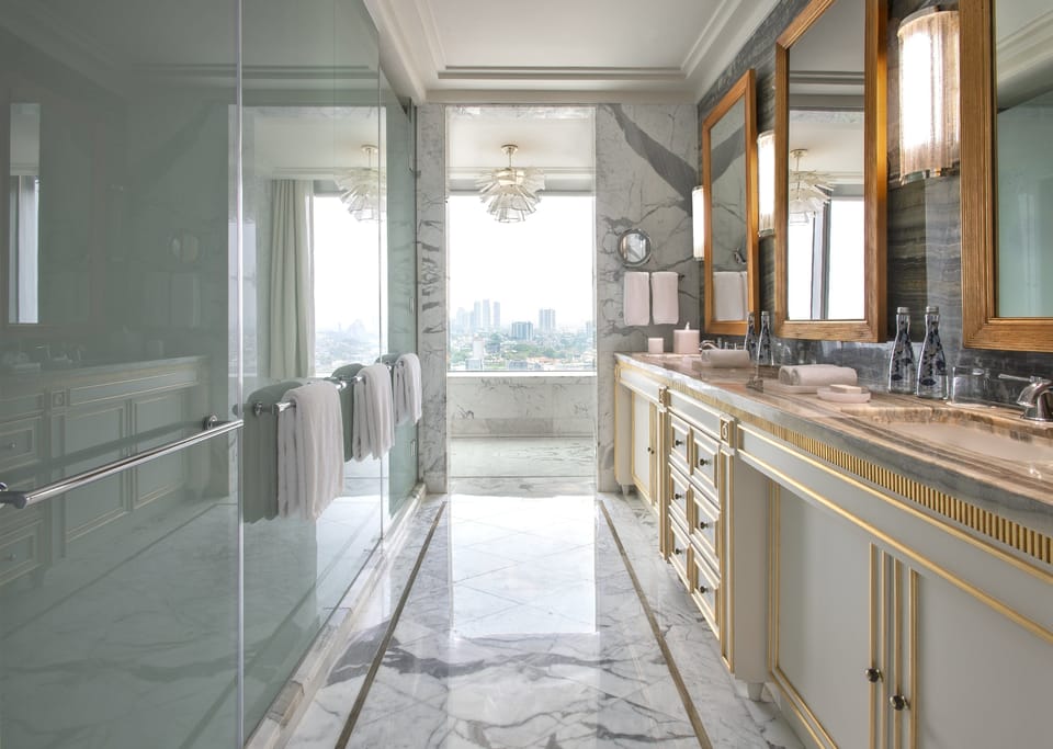 Separate tub and shower, deep soaking tub, rainfall showerhead