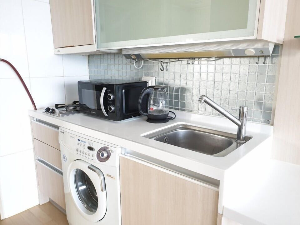 Fridge, microwave, coffee/tea maker, electric kettle
