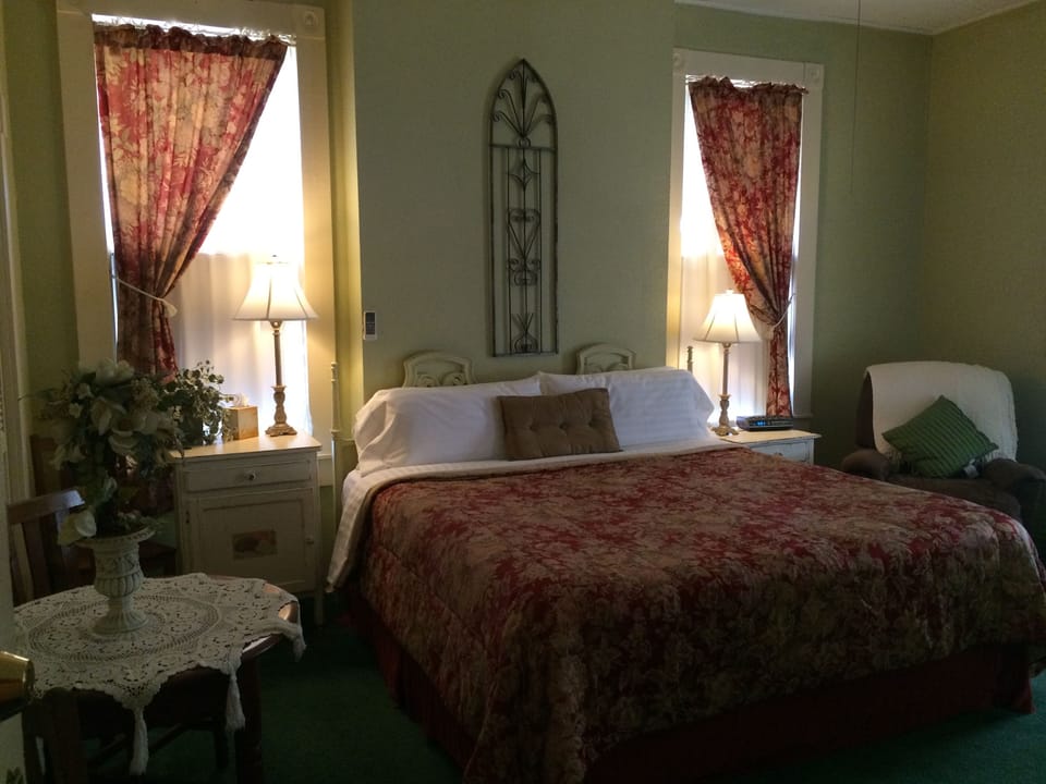 Room (Room #1, King Bed) | Individually decorated, individually furnished, iron/ironing board