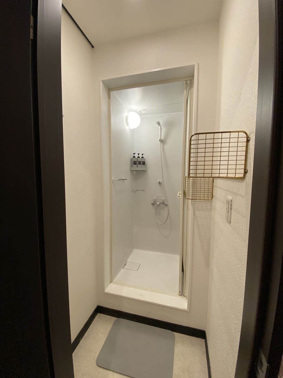 Twin Room with Futon | Bathroom | Shower, free toiletries, slippers, bidet