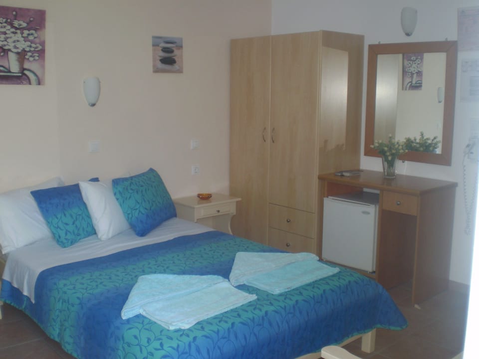 Free cribs/infant beds, rollaway beds, free WiFi