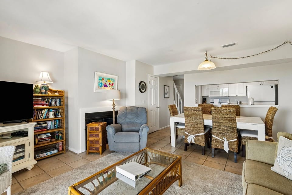 House, 2 Bedrooms | Living area | Flat-screen TV, DVD player