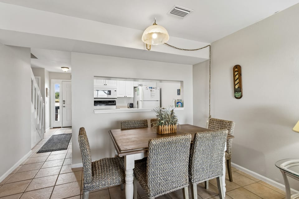 House, 2 Bedrooms | Dining