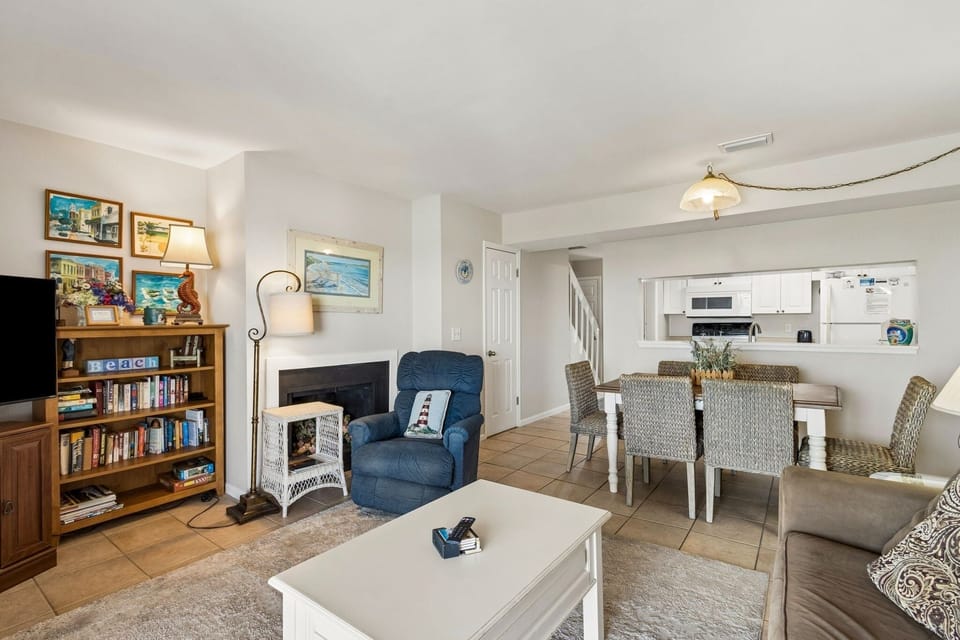 House, 2 Bedrooms | Living area | Flat-screen TV, DVD player