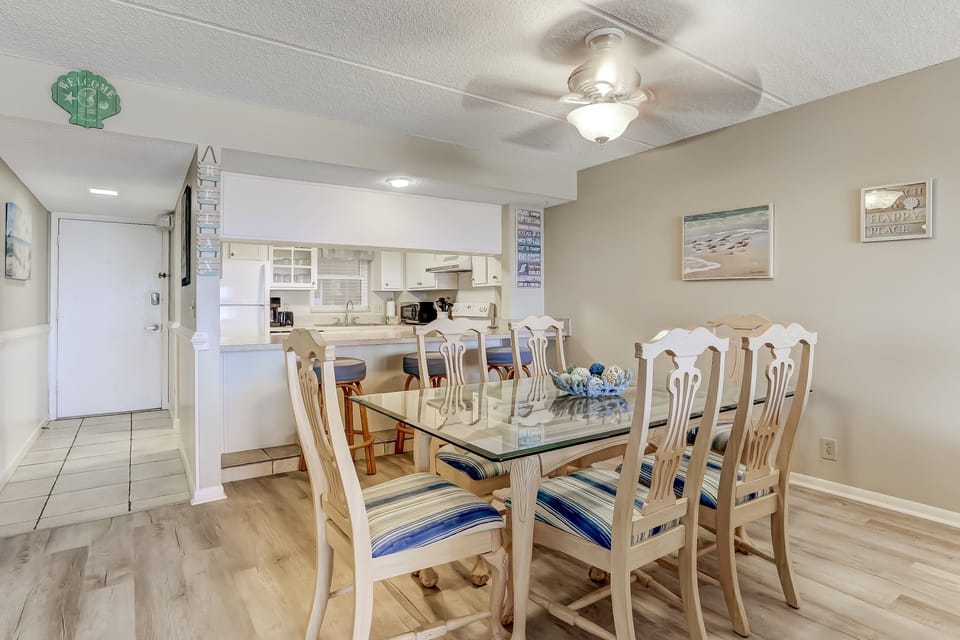 Condo, 2 Bedrooms | Dining