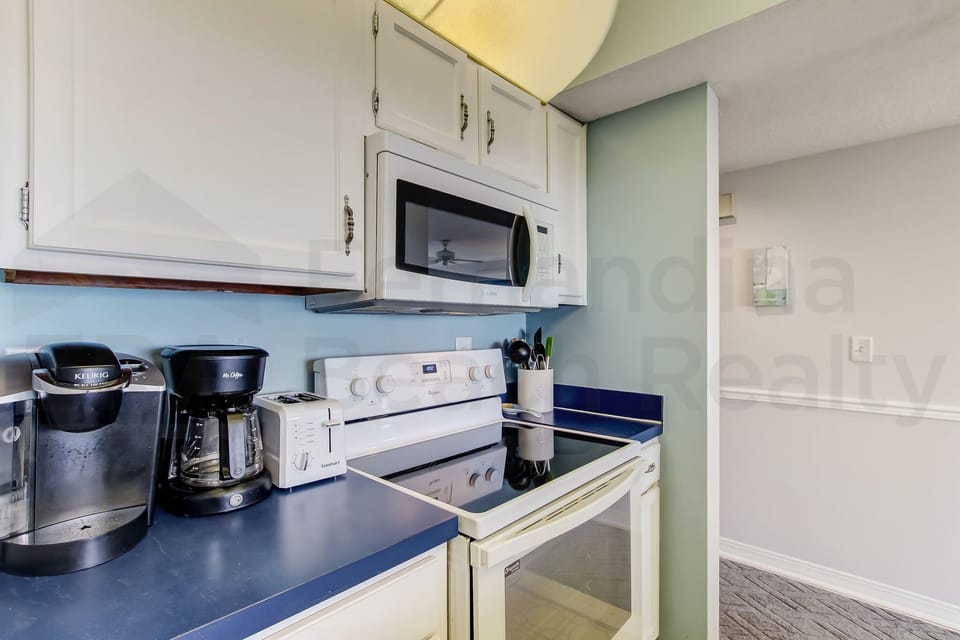 Condo, 2 Bedrooms | Private kitchen | Full-size fridge, microwave, oven, stovetop