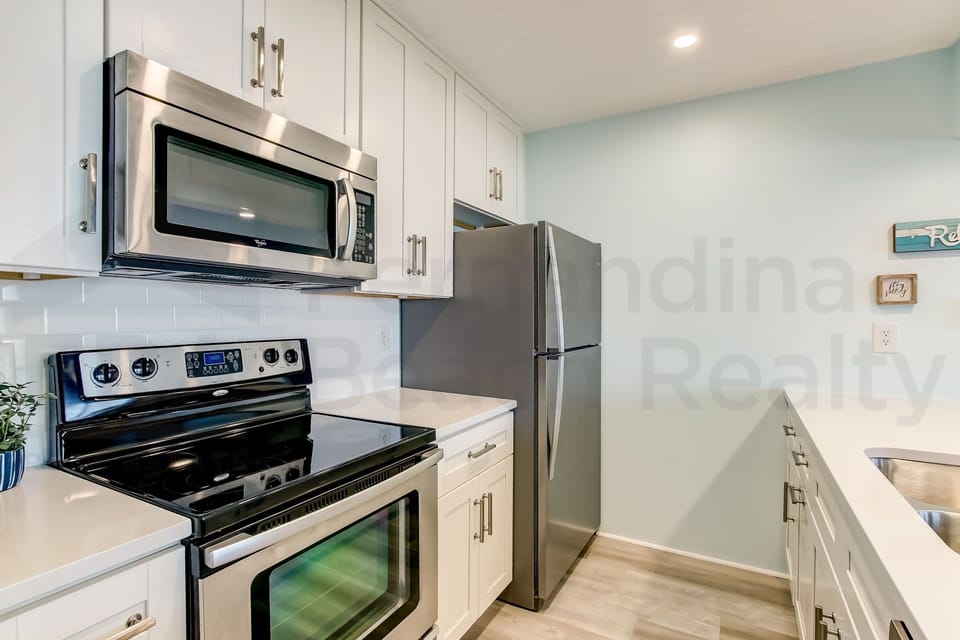 Condo, 2 Bedrooms | Private kitchen | Full-size fridge, microwave, oven, stovetop