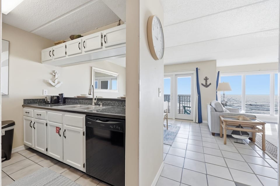 Condo, 2 Bedrooms | Interior