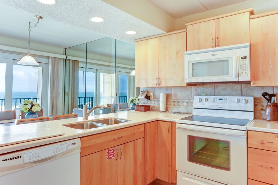 Condo, 2 Bedrooms | Private kitchen | Full-size fridge, microwave, oven, stovetop