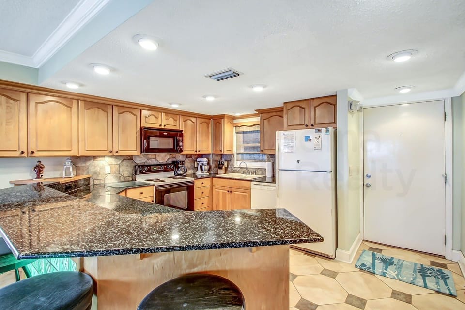 Condo, 2 Bedrooms | Private kitchen | Fridge, microwave, oven, coffee/tea maker