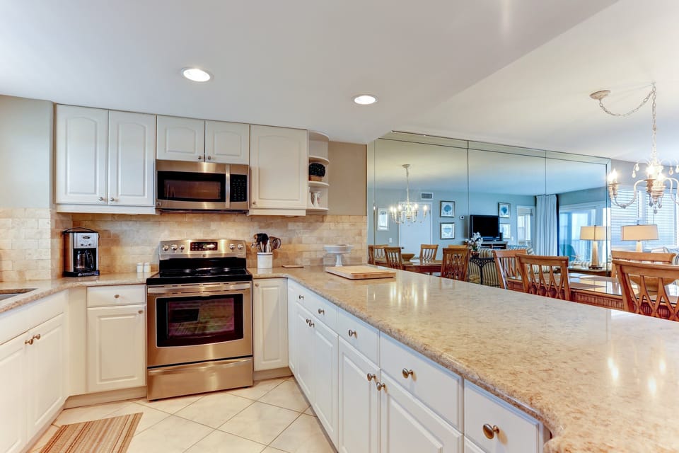 Condo, 2 Bedrooms | Private kitchen | Full-size fridge, microwave, oven, stovetop