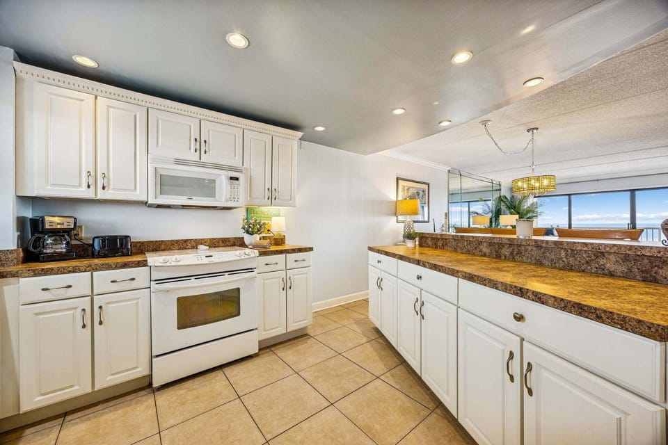Condo, 2 Bedrooms | Private kitchen | Full-size fridge, microwave, oven, stovetop
