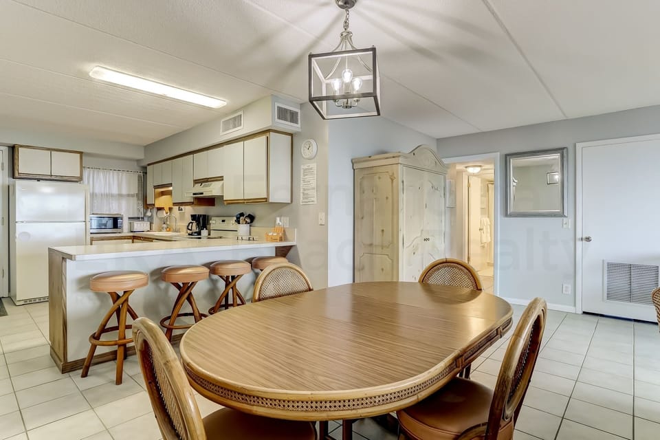 Condo, 3 Bedrooms | Dining