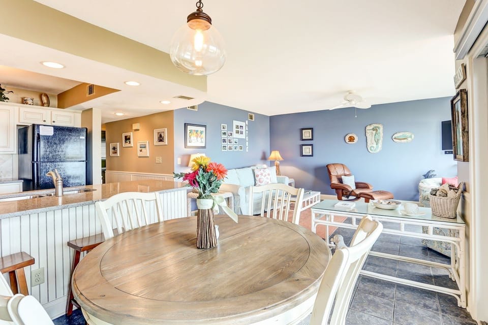 Condo, 2 Bedrooms | Interior