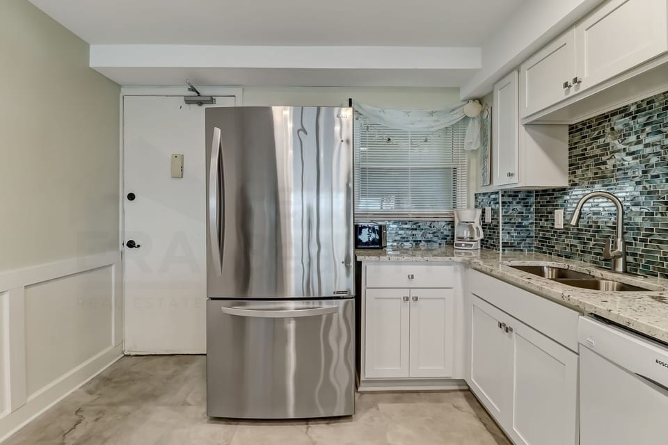 Condo, 3 Bedrooms | Private kitchen | Full-size fridge, microwave, oven, stovetop